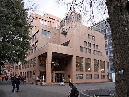 慶應義塾大学メディアセンター本部図書館：徒歩9分（685ｍ）