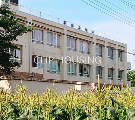 日野市立平山小学校 徒歩9分。 720m