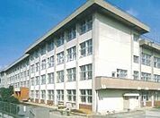 昭島市立多摩辺中学校 徒歩7分。 490m