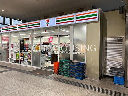 セブンイレブン中央大学・明星大学駅店 徒歩5分。 400m