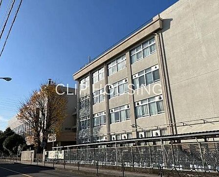 羽村市立羽村第二中学校 徒歩25分。 2000m