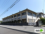 中学校「近江八幡市立八幡中学校まで2364m」