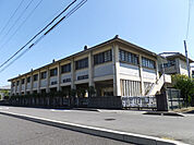 中学校「近江八幡市立八幡中学校まで1420m」