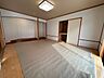 室内：10畳ある和室は客間としても活躍！