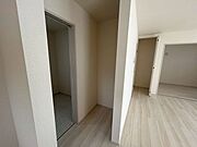 キッチン横のちょっとしたスペースも使い方次第で便利な収納になりそう♪