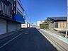 外観：前面道路含む現地写真