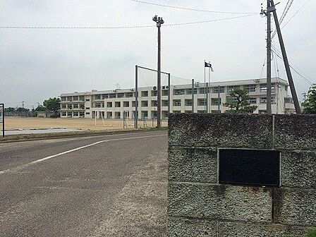 美濃加茂市立西中学校 1740m