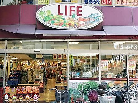 ライフ板橋店 徒歩2分。 140m