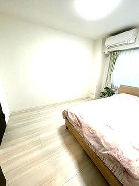 北側の６帖の洋室
