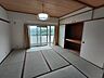 寝室：眺望良好の和室　8帖　大きな収納