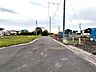 外観：4号棟側より 南東側 約5.5ｍ 開発道路