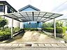 駐車場：雨の日の乗り降りや荷物の積み下ろしもスムーズなカーポート付き