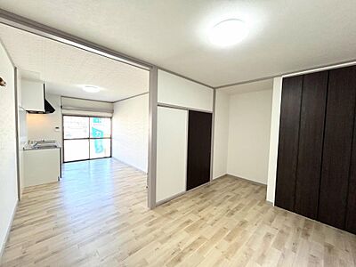 外観：【住宅ローン減税対象】価格には消費税、リフォーム費用を含みます。リフォーム中でもご案内可能。内覧希望の方はお電話ください。外壁は塗装を行いました。