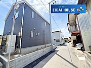 前面道路を含む現地外観写真