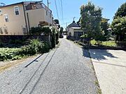 前面道路を含めた現地写真です。ぜひ周辺環境も併せてご覧ください。