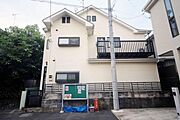 木造2階建てです。
