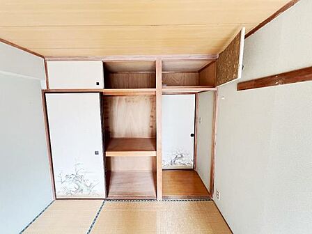 いつでもお部屋をスッキリお使い頂ける収納スペースを設置。