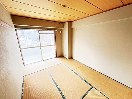 和室スペースです。畳のお部屋は寛げる空間ですね。