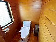 各階にトイレを設けており、ご家族が揃う時もゆとりをもってご利用いただけます。