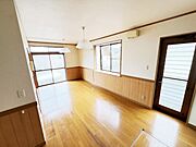 家族団らんの場所としてゆったりと居心地の良いリビングです。