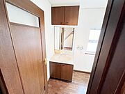 脱衣所は小さなお子様がいるご家庭にも重宝されます。