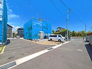 前面道路を含めた現地写真です。