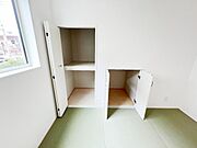 いつでもお部屋をスッキリお使い頂ける収納スペースを設置。