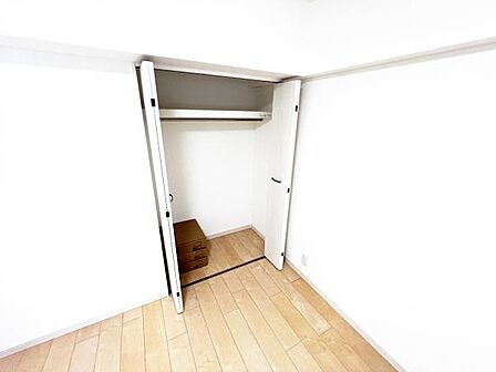 いつでもお部屋をスッキリお使い頂ける収納スペースを設置。