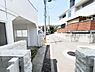 外観：前面道路を含めた現地写真です。