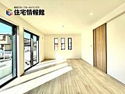 ご家族みんながゆったりくつろげる広々リビングです。