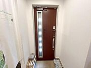 綺麗で明るい玄関でお客様をお迎えいただけます。