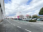 イオン秦野店まで約600m（徒歩8分）