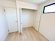 いつでもお部屋をスッキリお使い頂ける収納スペースを設置。