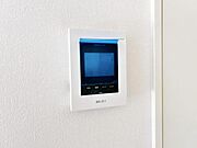 訪問者を確認できるTVモニター付きインターフォンです。