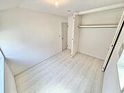 いつでもお部屋をスッキリお使い頂ける収納スペースを設置。