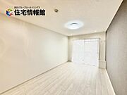 明るい日差しが入る風通しの良いリビングです。
