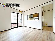 ゆったりとした開放的なダイニングキッチンスペースです。