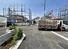 外観：前面道路を含めた現地写真です。