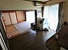 リビング/ダイニング：和室と続き間になってますので、開放的な空間です