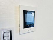 訪問者を確認できるTVモニター付きインターフォンです。