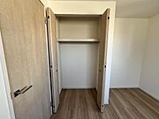 いつでもお部屋をスッキリお使い頂ける収納スペースを設置。