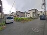 外観：前面道路を含めた現地写真です。