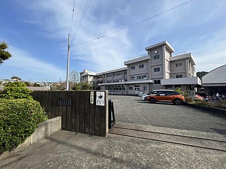 横須賀市立城北小学校まで約750m(徒歩10分)