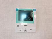 訪問者を確認できるTVモニター付きインターフォンです。