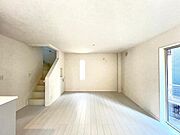 家族団らんの場所としてゆったりと居心地の良いリビングです。