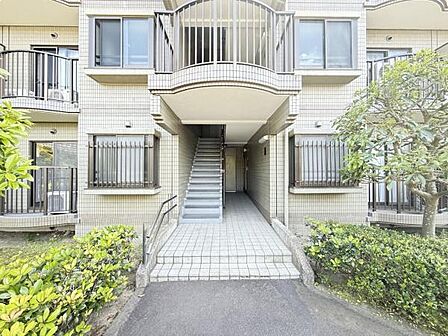 共用玄関があるとセキュリティ面で安心ですね。