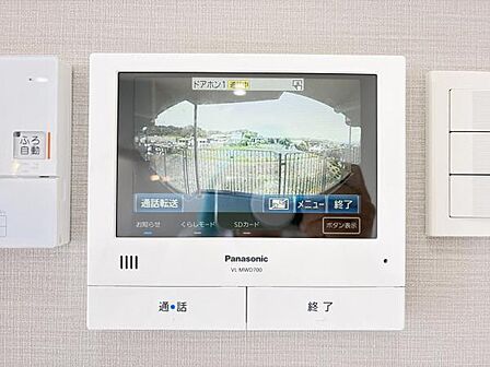 訪問者を確認できるTVモニター付きインターフォンです。