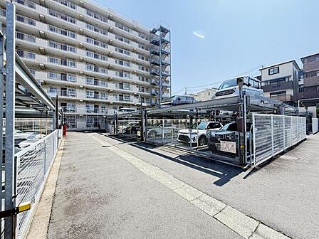 敷地内の機械式駐車場です。