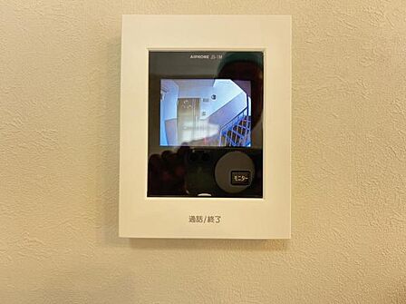 訪問者を確認できるTVモニター付きインターフォンです。