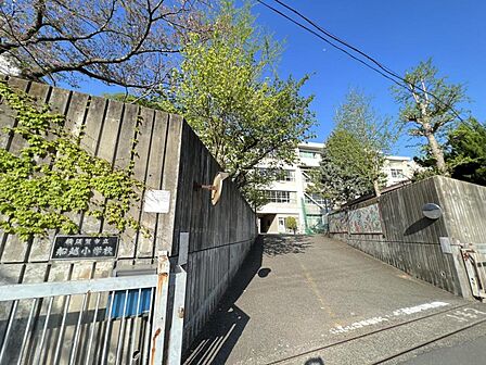 横須賀市立船越小学校まで約70m（徒歩1分）